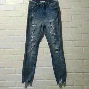 Cello Ripped/Distressed Jeans Size: 00/23 #0057
